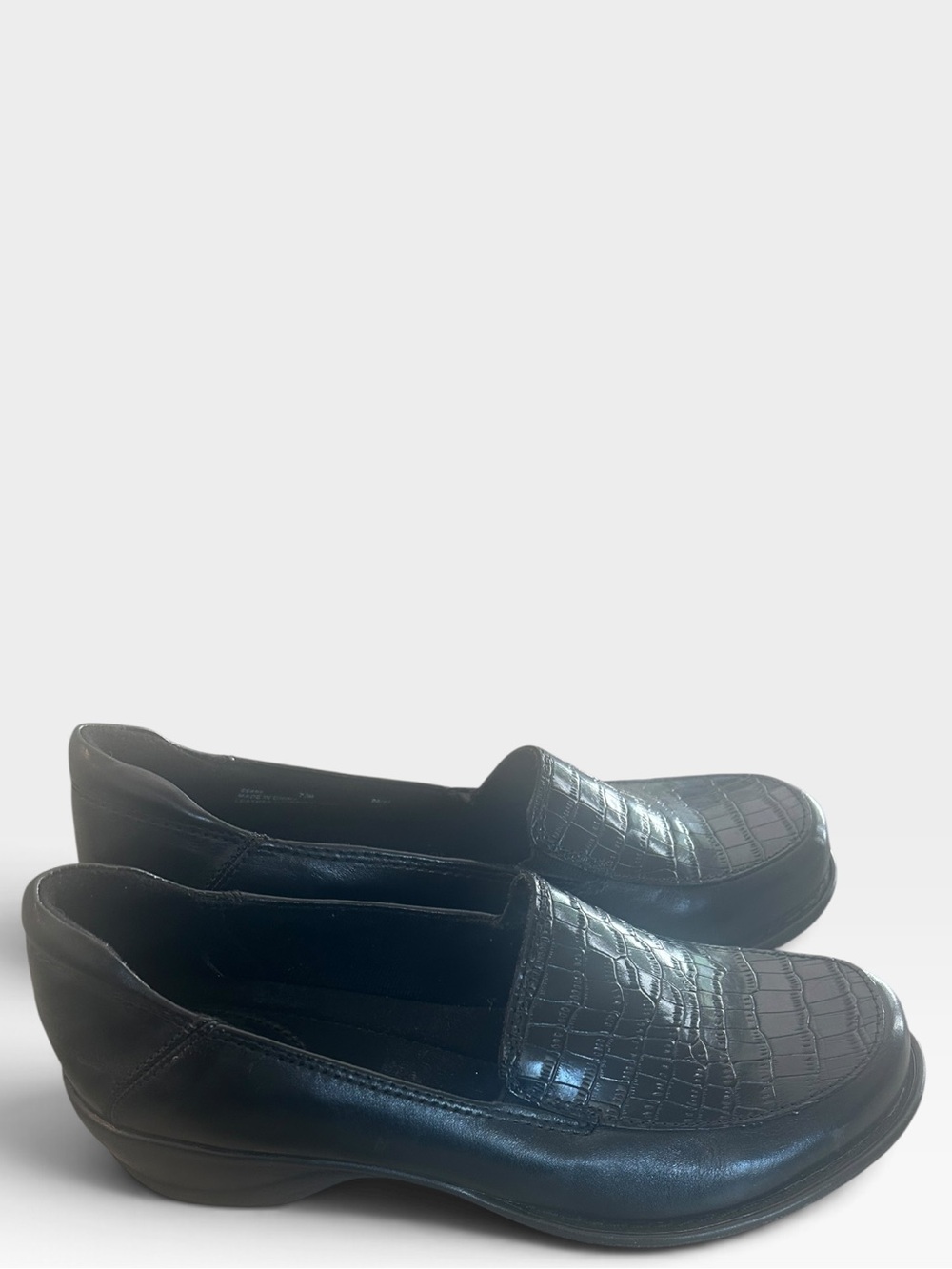Clarks leather Slip-On Loafers for Women - Black 7.5